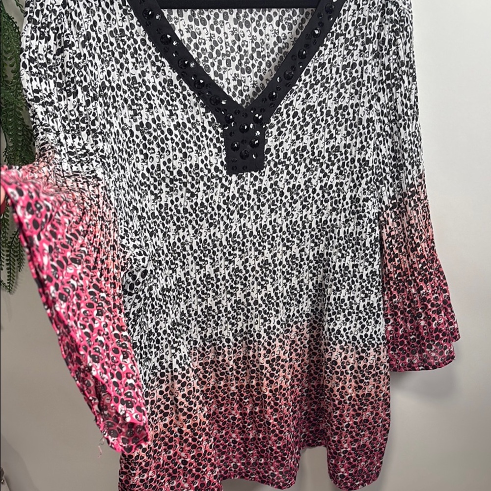 Avenue Black and White Graphic 3/4 Sleeve Tunic